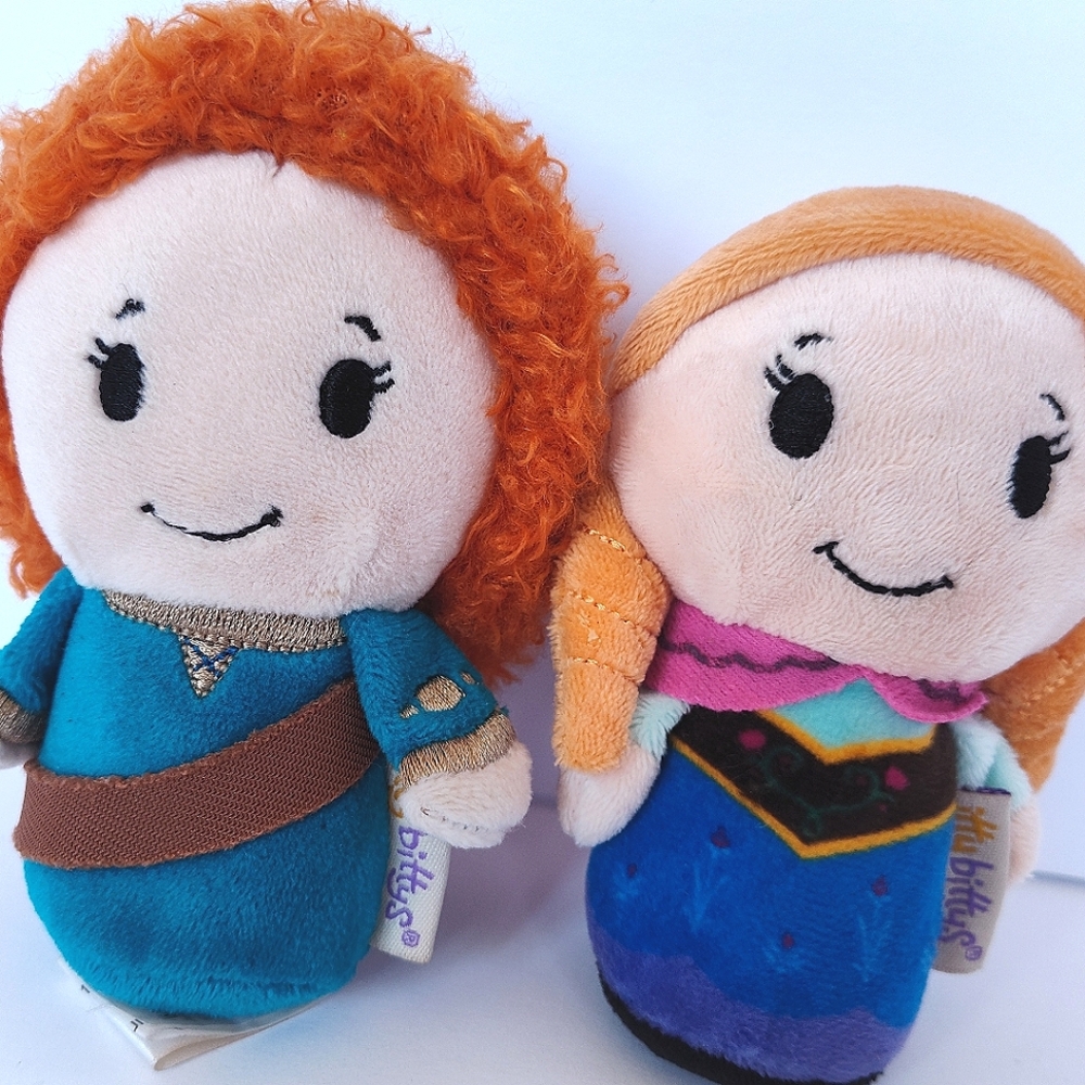 Hallmark Itty Bittys Two Piece Lot- Frozen Anna- Brave Merida 2014